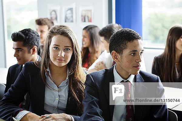 Jugendliche Schüler im Klassenzimmer