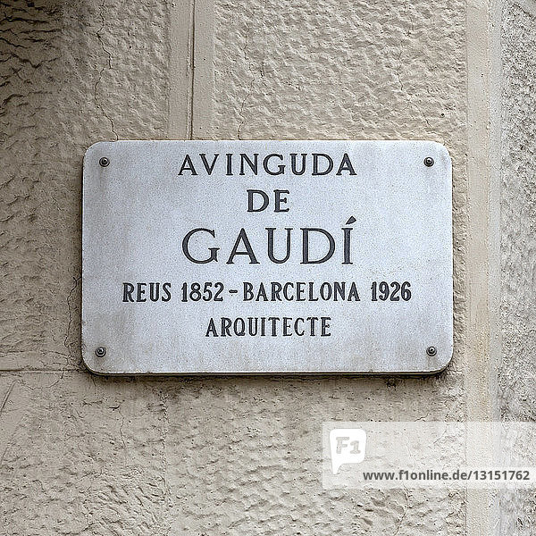 Straßenschild an der Gaudi-Allee  Barcelona  Katalonien  Spanien