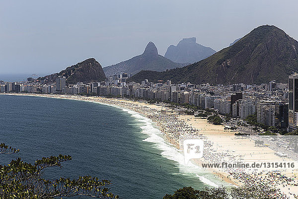 Blick auf die Copacabana-Küste  Rio De Janeiro  Brasilien