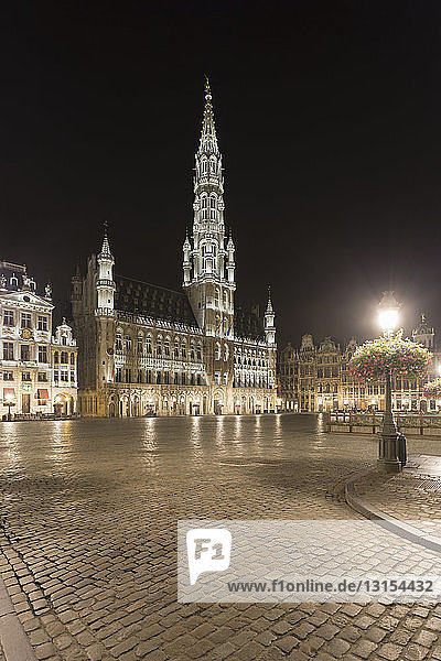 Rathaus (Hotel de Ville)  Grand Place  Grand Place bei Nacht  Brüssel  Belgien