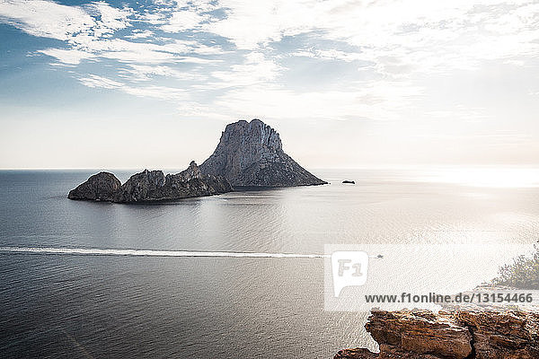 Blick auf die Insel El Vedra  Ibiza  Spanien