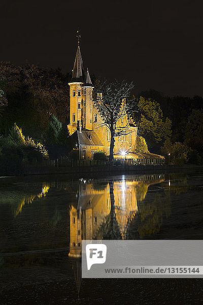 Gebäude am Minnewater  Brügge  Belgien