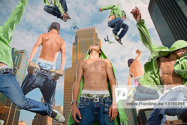 Jugendlicher springt mehrfach in städtische Gebäude.
