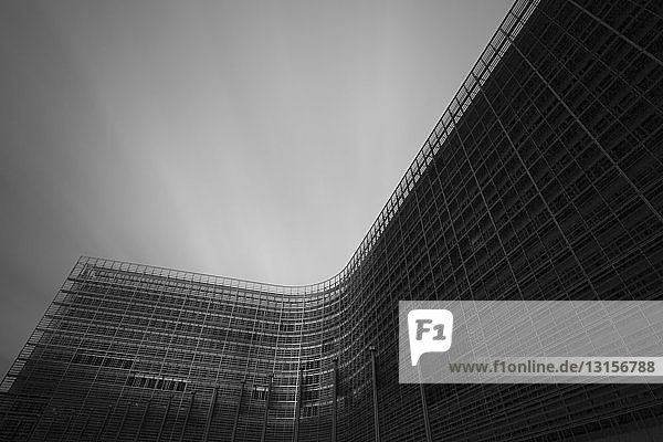 Schwarz-Weiß-Bild des Berlaymont-Büros der Europäischen Kommission  Brüssel  Belgien