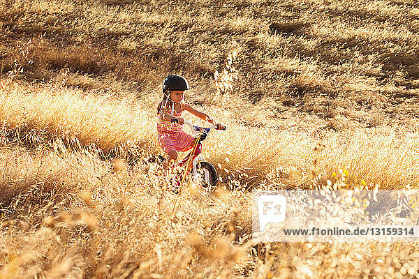 Mädchen beim Radfahren  Mt. Diablo State Park  Kalifornien  USA