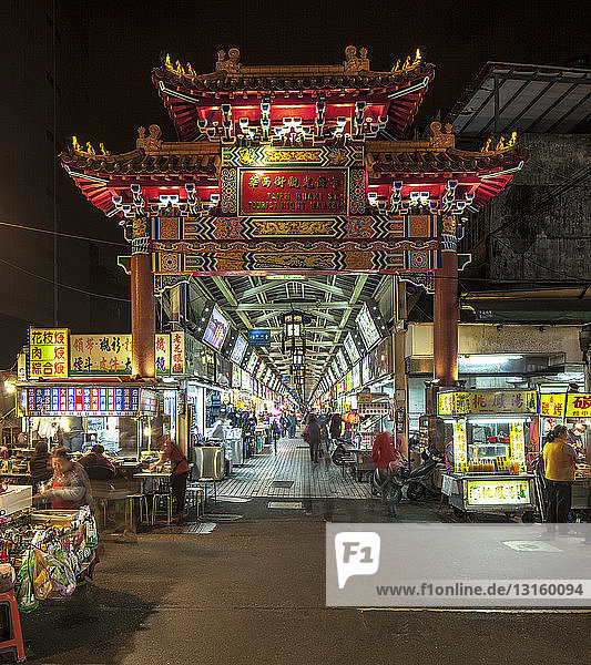 Nachtmarkt und Chiang-Kai-shek-Gedenkhalle  Taipeh  Taiwan  Republik China