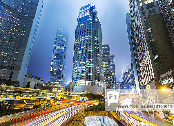 Zentrale Skyline von Hongkong mit IFC-Gebäude  Hongkong  China