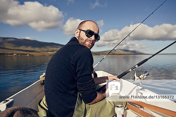 Mann auf Fischfangreise
