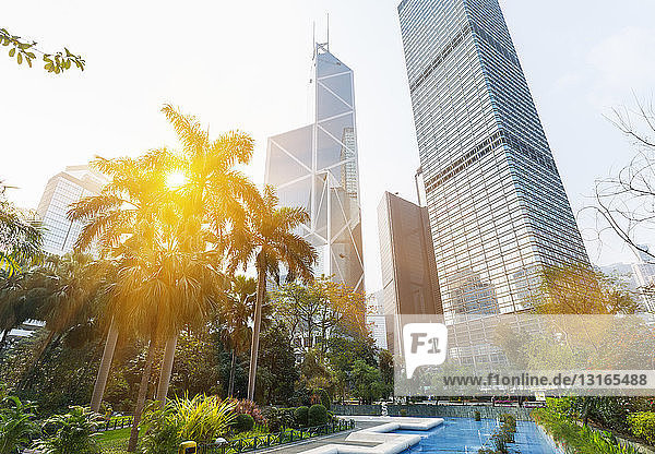 Skyline des Statuenplatzes mit dem Gebäude der Bank of China  Cheung Kong Center  Hongkong  China