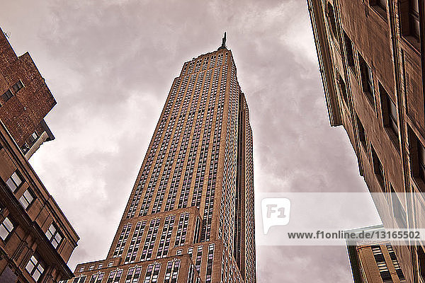 Niedrigwinkelansicht von Wolkenkratzern  Brooklyn  New York  USA