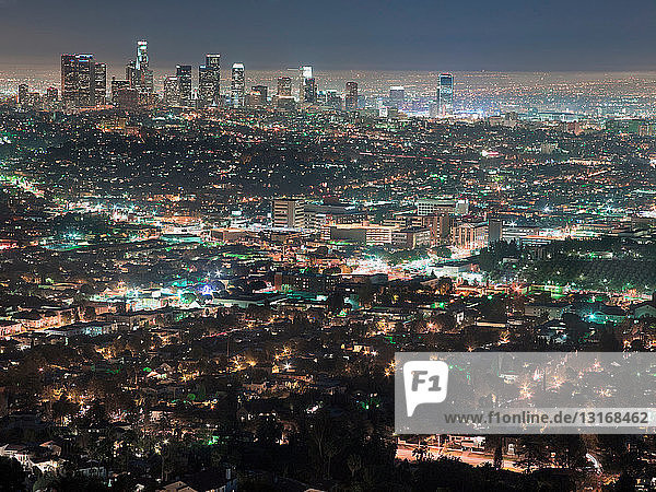 Luftaufnahme von Los Angeles bei Nacht