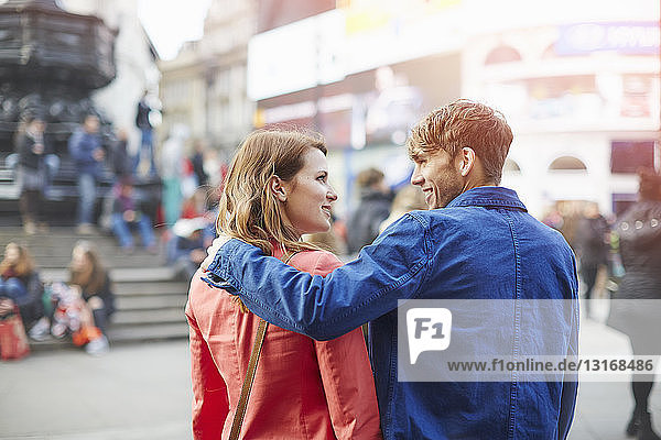 Tourist couple strolling at Piccadilly Circus  London  UK