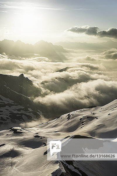 Ansicht der bayerischen Alpen über den Wolken  Oberstdorf  Bayern  Deutschland