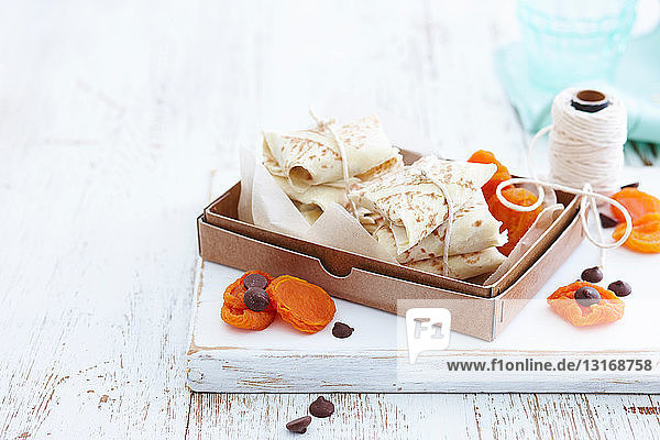 Tortillas mit Schokolade und Aprikosen