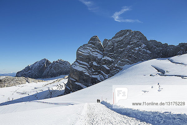 Austria  Styria  Salzkammergut  Dachstein massif  View to Dirndl  hiking trail on Hallstaetter Glacier