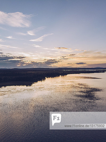 Finnland  Inari  See bei Sonnenuntergang