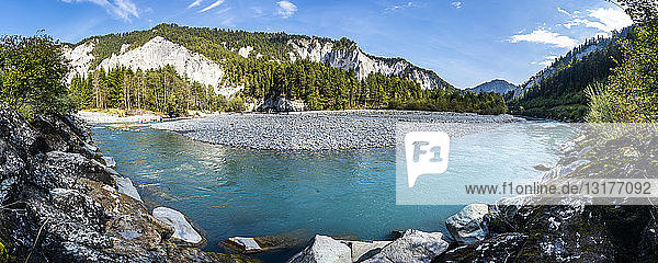 Schweiz  Graubünden  Ruinaulta   Panoramablick auf die Rheinschlucht
