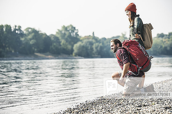 2,2 Menschen,20 - 30 Jahre,20 bis 25,aktiv,am Tag