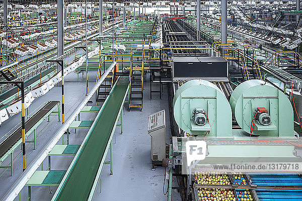 Maschinen in der Apfel-Fabrik