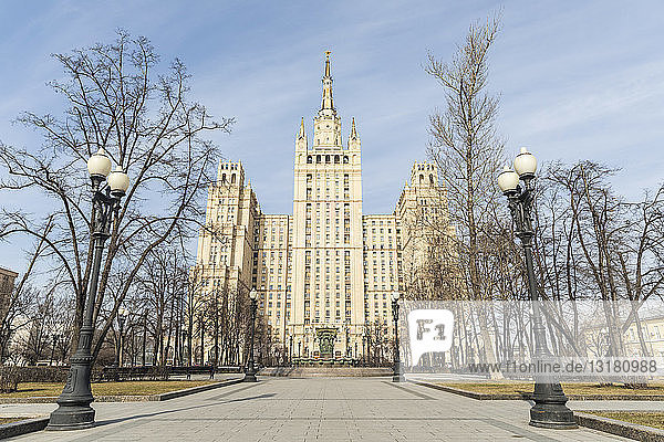 Russland  Moskau  Gebäude am Kudrinskaja-Platz