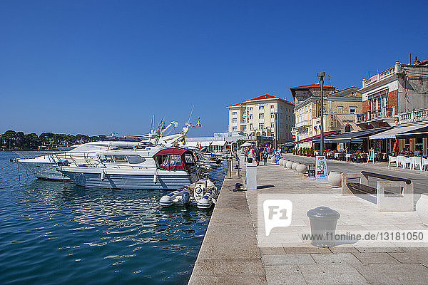 Kroatien  Istrien  Porec  Altstadt am Hafen