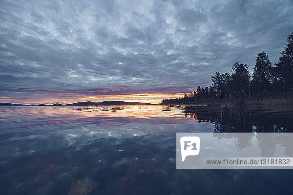 Finnland  Sodankylae  See bei Sonnenuntergang