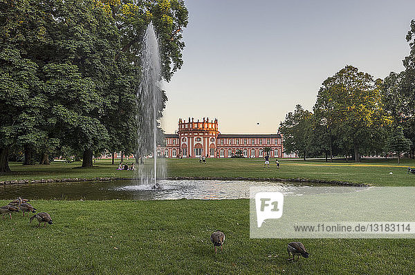 Deutschland  Hessen  Wiesbaden  Schloss Biebrich am Abend