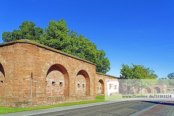 Carnot'sche Mauer  Festung Germersheim  Germersheim  Rheinland Pfalz  Deutschland  Europa