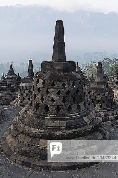 Tempelanlage Borobudur  Stupas  Borobudur  Yogyakarta  Java  Indonesien  Asien