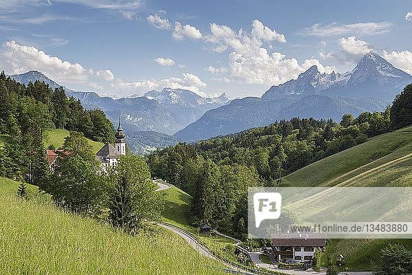Wallfahrtskirche Maria Gern mit Alm und Bauernhof vor dem Watzmann  Nationalpark Berchtesgaden  Berchtesgadener Land  Bayern