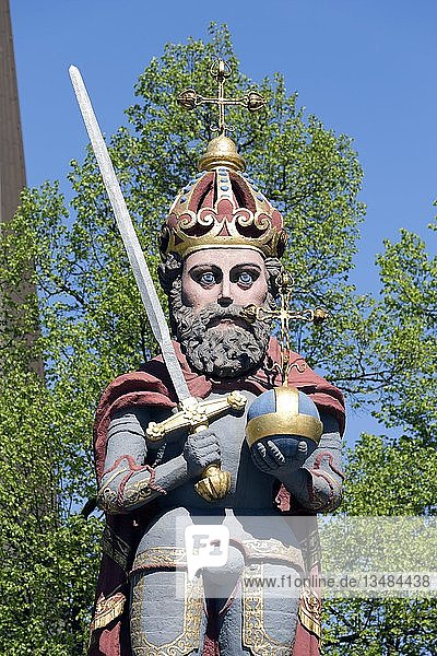 Wedeler Roland Roland-Statue auf dem Marktplatz Symbolfigur für Stadtrechte Wedel Schleswig-Holstein Deutschland Europa
