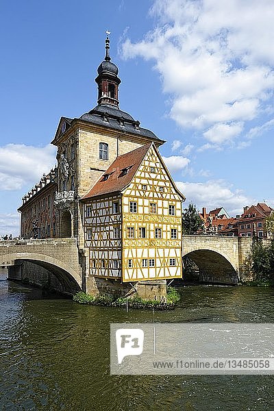 Altes Rathaus und Obere Brücke  Fluss Regnitz  Bamberg  Oberfranken  Franken  Bayern  Deutschland  Europa
