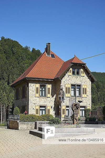Pfarrhaus  gebaut aus BÃ¤renthaler Kalkstein  in der Gemeinde BÃ¤renthal  Landkreis Tuttlingen  Baden-WÃ¼rttemberg  Deutschland  Europa