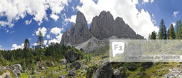 Gipfel der Geislergruppe  Nationalpark Puez-Geisler  Wolkenstein  Südtirol  Italien  Europa