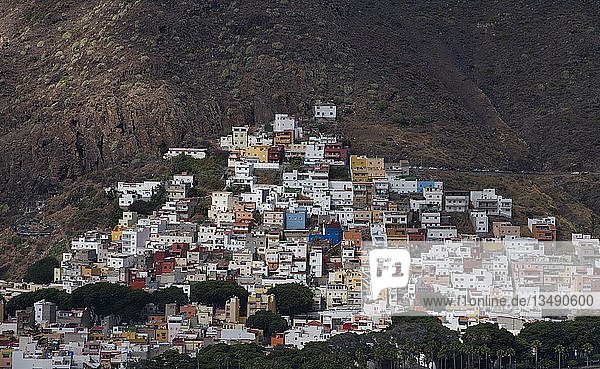Luftaufnahme  bunte Häuser  Ansicht von San Andrés  Teneriffa  Kanarische Inseln  Spanien  Europa