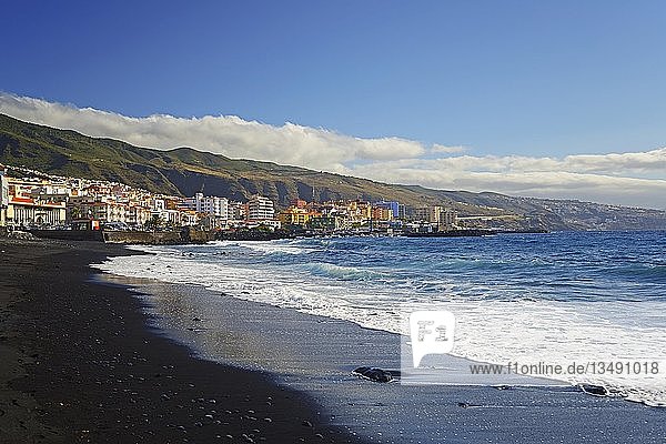Strand aus schwarzer Lava  Candelaria  Teneriffa  Kanarische Inseln  Spanien  Europa