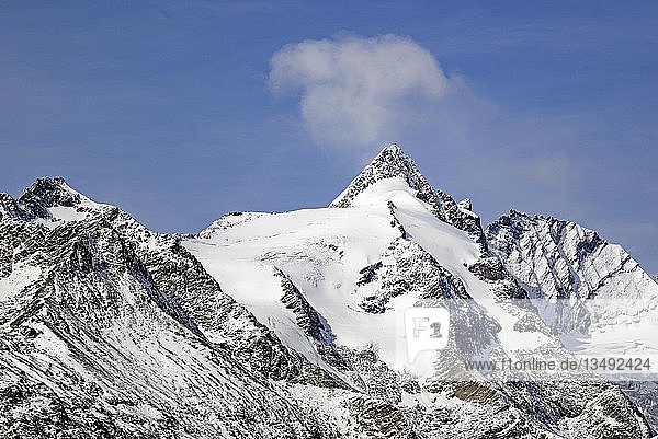 Blick von der Franz-Josefs-Höhe auf den Großglockner 3798 m  Österreichs höchsten Berg  Nationalpark Hohe Tauern  Kärnten  Österreich  Europa