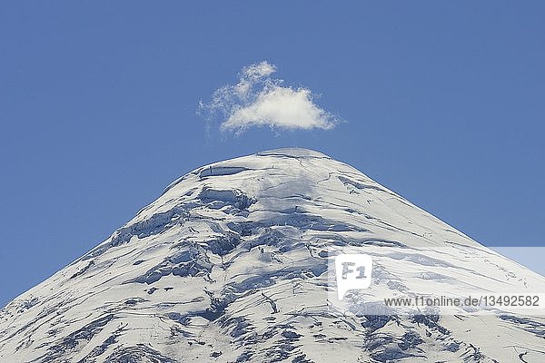 Vulkan Osorno  Wolke Ã?ber Gipfel mit Schnee und Eis  RegiÃ³n de los Lagos  Chile  SÃ?damerika