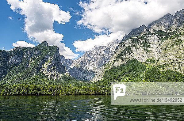 Königssee mit Watzmann-Massiv  Nationalpark Berchtesgaden  Berchtesgadener Land  Oberbayern  Bayern  Deutschland  Europa
