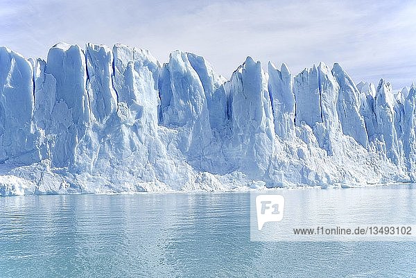 Gletscher Perito Moreno am türkisblauen See Lago Argentino Parque Nacional Los Glaciares Patagonien Argentinien Südamerika