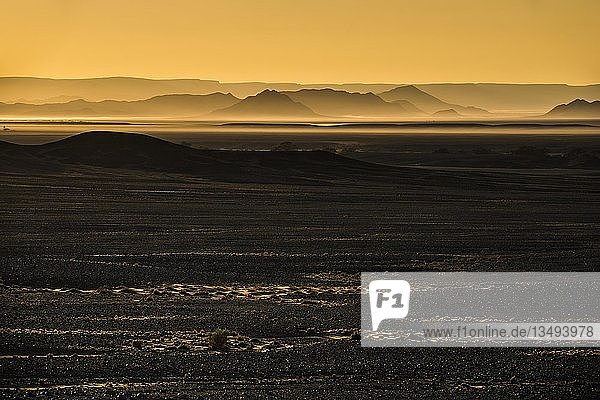 Sonnenaufgang über dem Sossusvlei Namib-Wüste Namib Naukluft Park Region Hardap Namibia Afrika