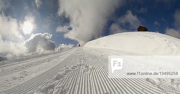 Präparierter Winterwanderweg  Graubünden  Schweiz  Europa