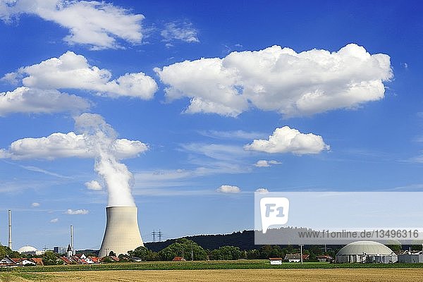 Kühlturm des Kernkraftwerks Isar2  Ohu  Landshut  Niederbayern  Bayern  Deutschland  Europa