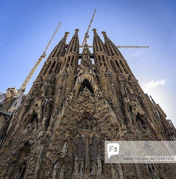 Türme der Kirche Sagrada Familia  Architekt Antonio Gaudi  Barcelona  Katalonien  Spanien  Europa