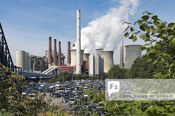 Parkplatz am Kraftwerk Neurath Nordrhein-Westfalen Deutschland Europa