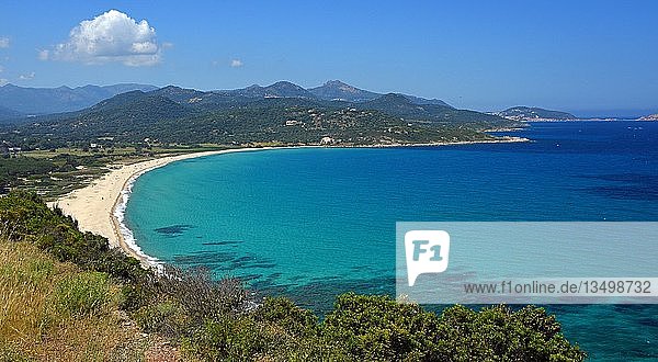 Türkisblaues Wasser am Strand von Lozari  Losari  Balagne  Haute-Corse  Korsika  Frankreich  Europa