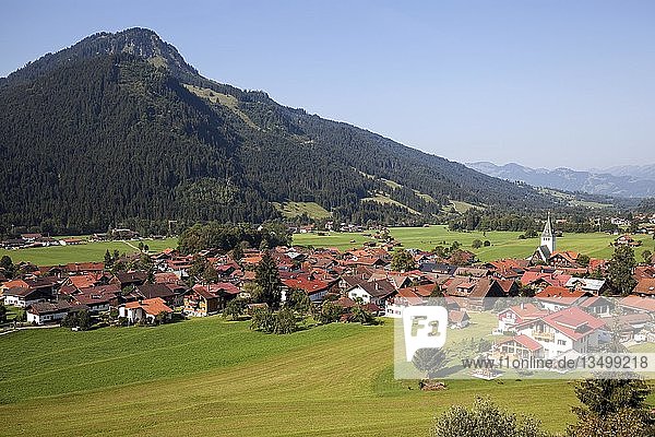 Blick auf Bad Oberdorf  hinten links Imberger Horn  Bad Hindelang  Ostrachtal  OberallgÃ¤u  AllgÃ¤u  Bayern  Deutschland  Europa