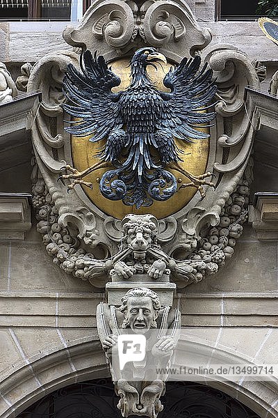 Skulptur des Adlers an der Westseite des Rathauses  Nürnberg  Mittelfranken  Bayern  Deutschland  Europa