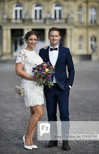 Bridal couple  pregnant bride  palace square  Neues Schloss  Stuttgart  Baden-WÃ¼rttemberg  Germany  Europe