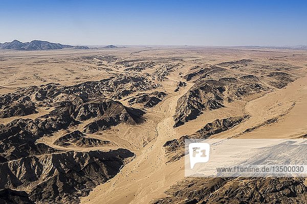 Luftaufnahme  Swakop-Fluss in der Namib-Wüste  Erongo-Region  Namibia  Afrika